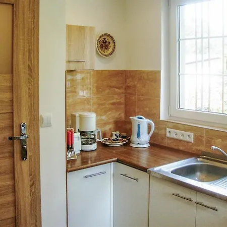 Cozy In Murowana Goslina With Kitchen Holiday home Brzezno (Wagrowiec)
