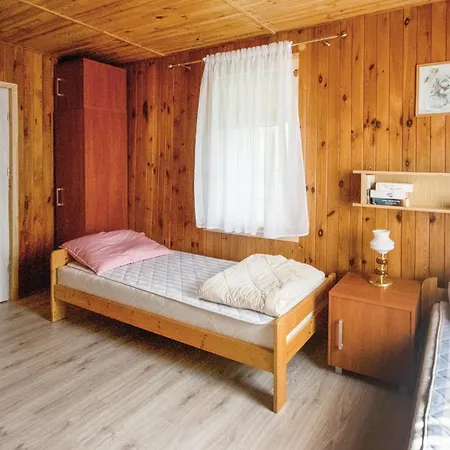 Cozy In Murowana Goslina With Kitchen Holiday home Brzezno (Wagrowiec)